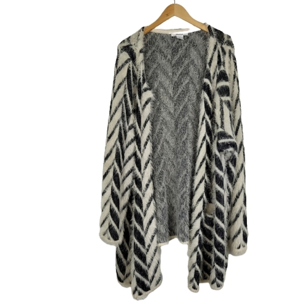 Masseys cozy fluffy black & white cardigan